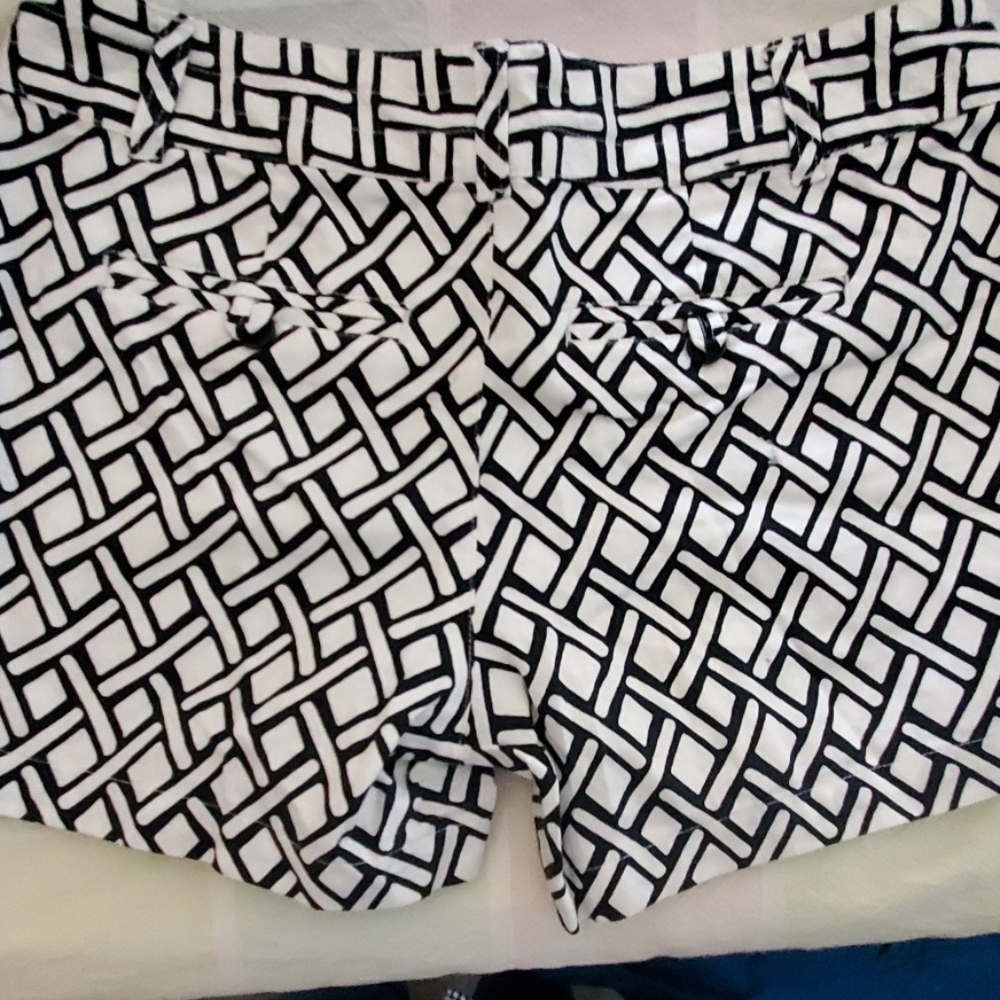 Shorts - Picture 3 of 4